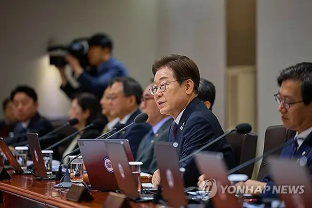１０日に閣議を開催した李在明大統領（大統領室提供）＝（聯合ニュース）≪転載・転用禁止≫