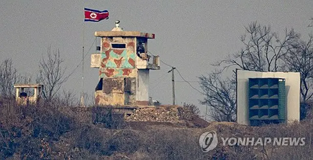 南北軍事境界線から近い京畿道・坡州の烏頭山統一展望台から眺めた北朝鮮軍施設の前に対韓宣伝放送用の拡声器が見える（資料写真）＝（聯合ニュース）