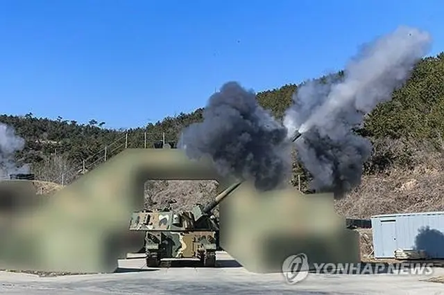 韓国海兵隊が２月１９日、ＮＬＬ付近の島で実施した海上射撃訓練（合同参謀本部提供）＝（聯合ニュース）≪転載・転用禁止≫