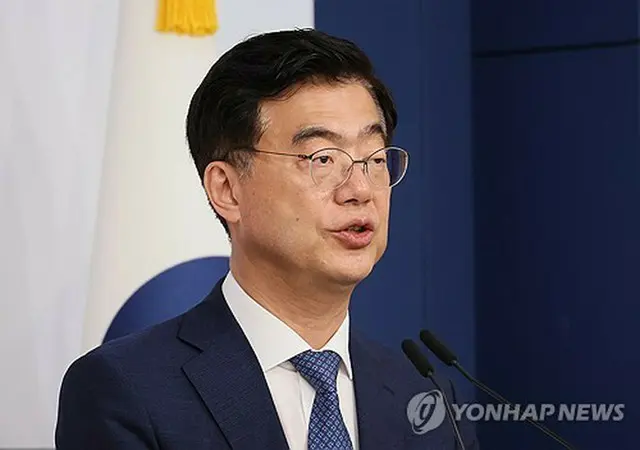 １２日に定例会見を行った外交部の李在雄（イ・ジェウン）報道官＝（聯合ニュース）