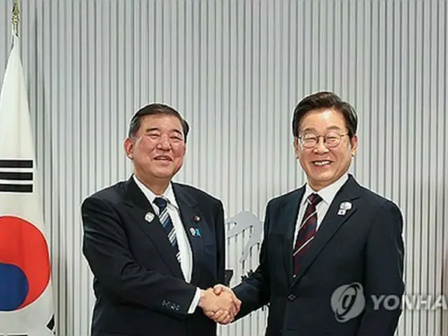 韓日首脳「韓米日協力を維持・発展」　シャトル外交再開に意欲＝歴史問題は議論せず