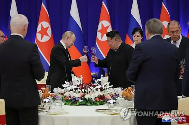 ２０２４年６月１９日、平壌で開かれたプーチン大統領の歓迎式典＝（朝鮮中央通信＝聯合ニュース）≪転載・転用禁止≫