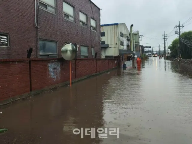 道路浸水に停電…豪雨・強風被害続出＝韓国仁川