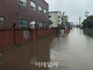 道路浸水に停電…豪雨・強風被害続出＝韓国仁川