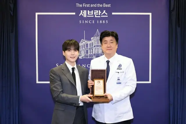 ＢＴＳのＳＵＧＡさん（左、セブランス病院提供）＝（聯合ニュース）≪転載・転用禁止≫