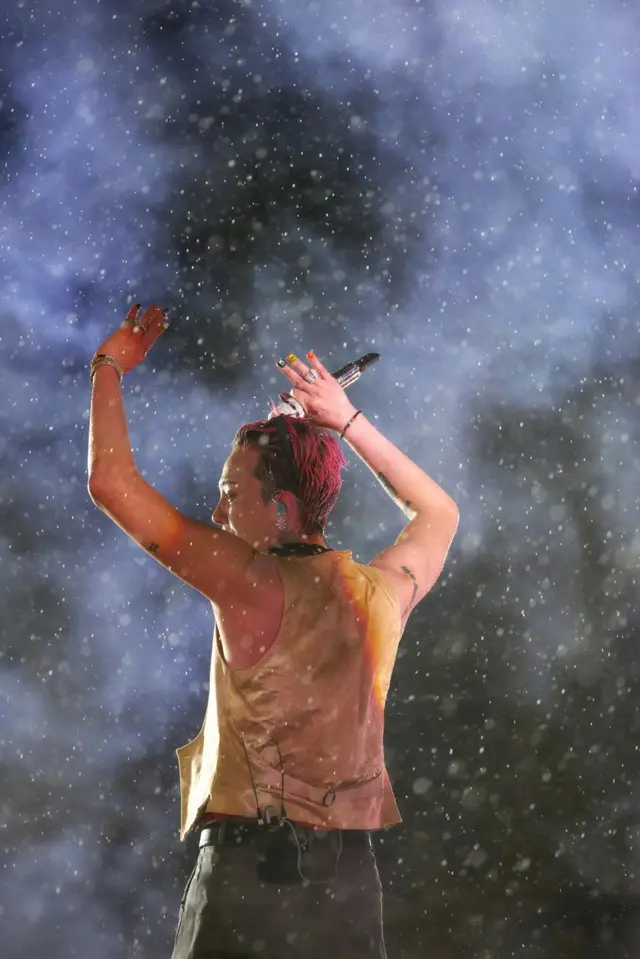 G-DRAGON、またまた観客の乱入事件…落ち着いた対処がプロフェッショナル