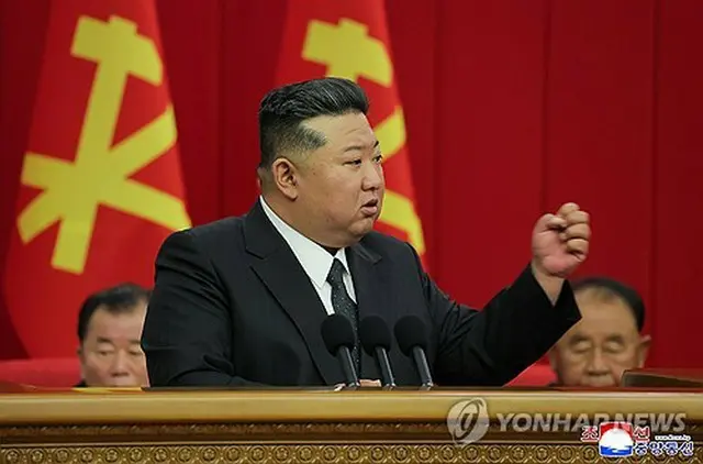 演説する金正恩氏（朝鮮中央通信＝聯合ニュース）≪転載・転用禁止≫