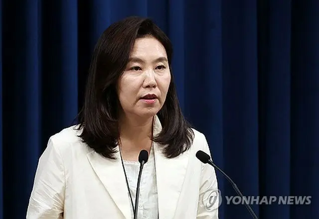 大統領室の姜報道官＝２４日、ソウル（聯合ニュース）