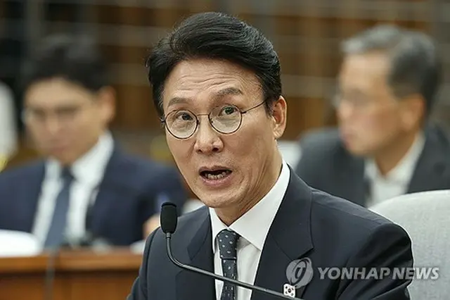 人事聴聞会で答弁する金民錫氏＝２４日、ソウル（聯合ニュース）