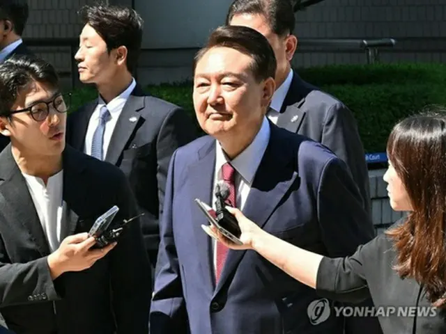 尹前大統領の拘束令状棄却　特別検察は２８日に出頭要請