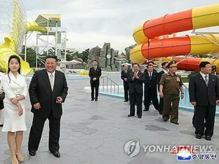 金正恩氏夫人が１年半ぶり公の場に　肩には高級ブランドのバッグ