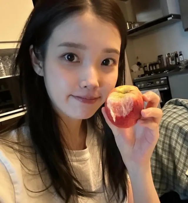 IU（アイユー）、芸能人ではない“人間イ・ジウン”を公開…スッピンもかわいいすぎ！