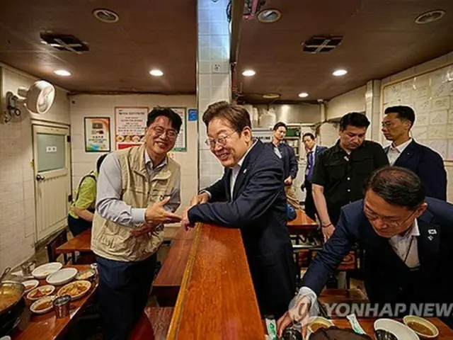 李大統領「うまくやっている」６４％　前政権より高評価＝韓国調査