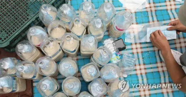 コメの入ったペットボトル（資料写真）＝（聯合ニュース）
