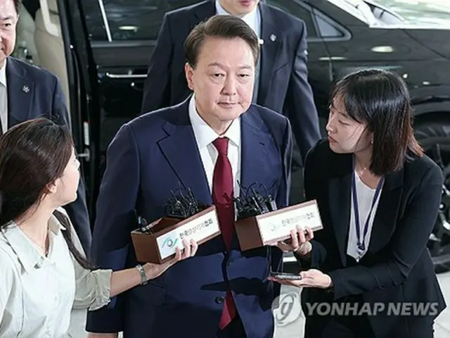 尹前大統領が出頭　特別検察官の要請受け