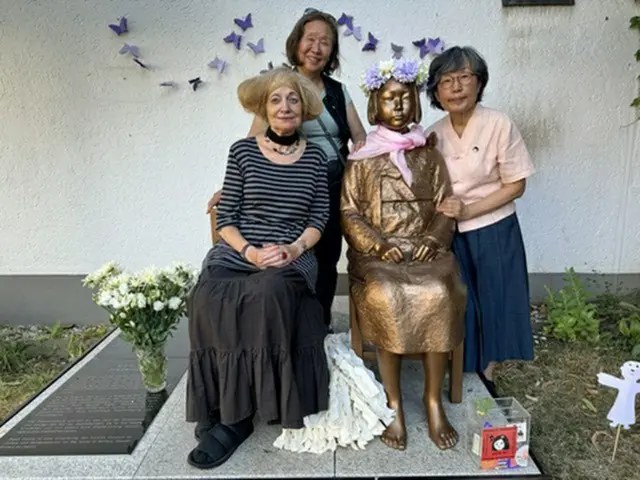 独ボンの女性博物館で少女像の除幕式　「伝統継承していく」