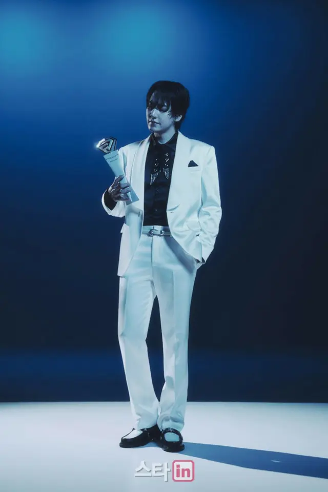 「SUPER JUNIOR」がデビュー20周年を記念し、新しいファンソングを披露する。