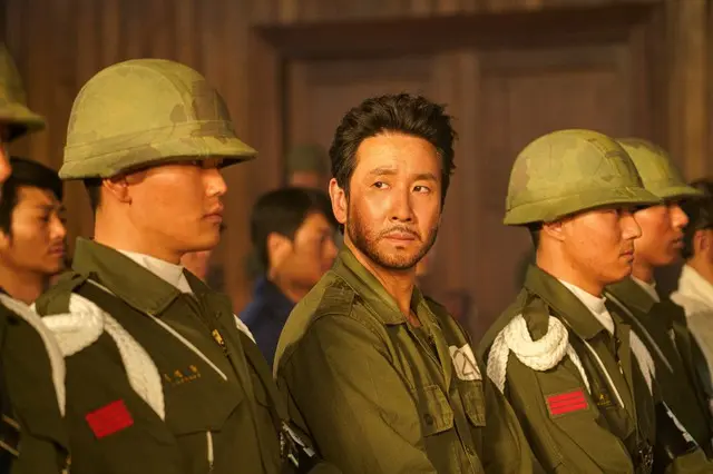 チュ・チャンミン監督×チョ・ジョンソク×イ・ソンギュン×ユ・ジェミョンの最新作『大統領暗殺裁判　16日間の真実』、場面写真を解禁！4