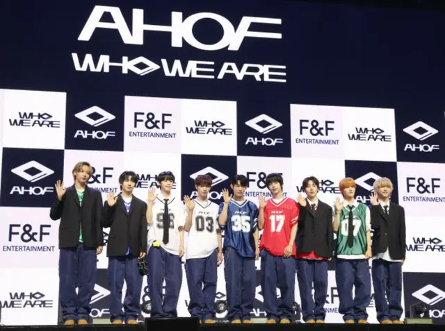 新人ボーイズグループ「AHOF」、1日デビューショーケース開催…“目標はK-POPの殿堂入り、「BTS」先輩のようになりたい”01