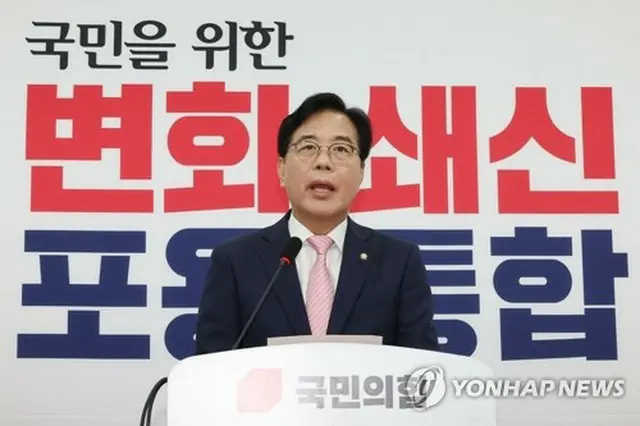 国会で就任会見を行う「国民の力」の宋彦錫・非常対策委員長兼院内代表＝２日、ソウル（聯合ニュース）