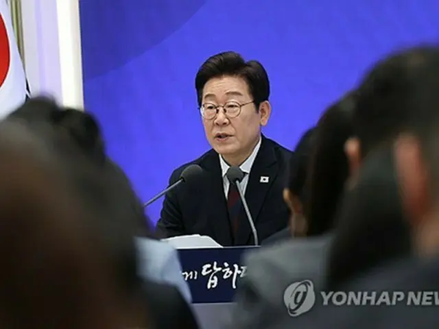 李大統領が就任後初の記者会見　「国民生活の回復に全力」