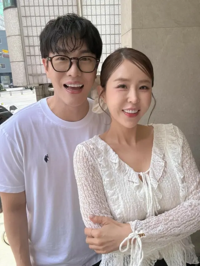 歌手ムンウォン、結婚反対の世論は収まるのか1