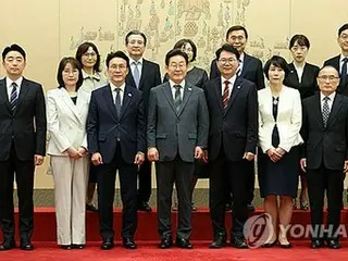 李大統領　新首相ら高官に任命状授与