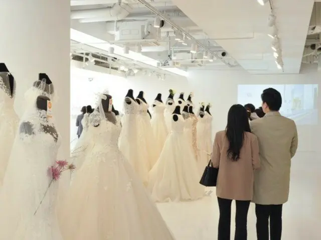 結婚？「お金もないのに」「あえて…」「なぜ？」＝韓国