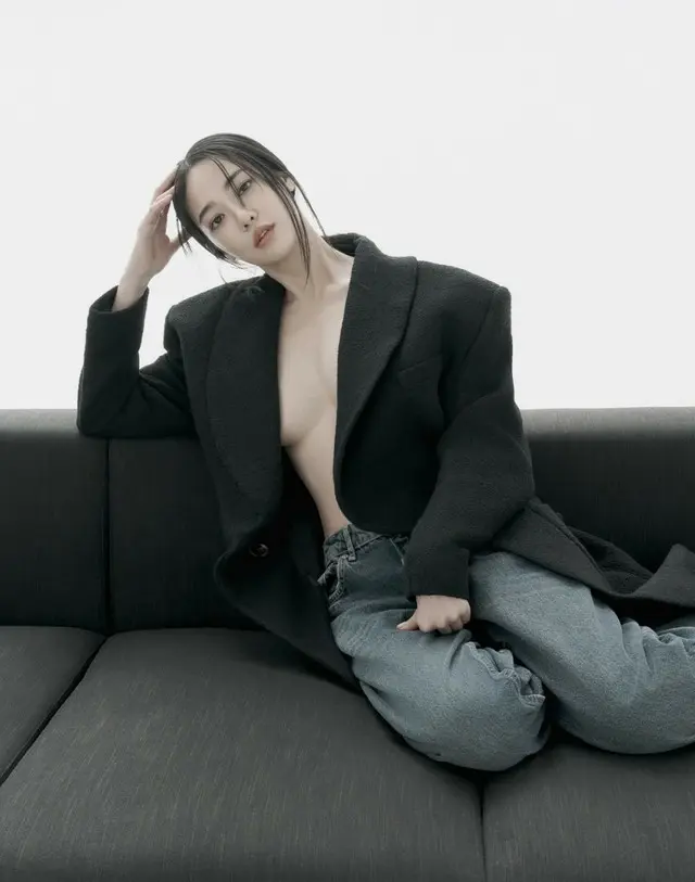 ジュヨン（AFTERSCHOOL）、素肌にジャケット…胸の露出で「破格の歩み」