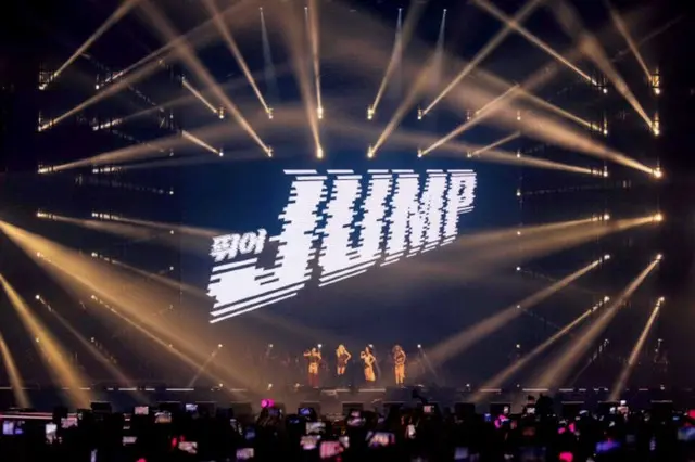 「BLACKPINK」、2年ぶり完全体のスタジアム公演...「スタジアムの夢が叶う」