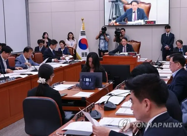 人事聴聞会実施計画書を可決した国会外交統一委員会＝７日、ソウル（聯合ニュース）