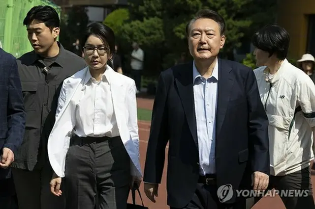 尹錫悦（ユン・ソクヨル）前大統領夫妻＝（聯合ニュース）