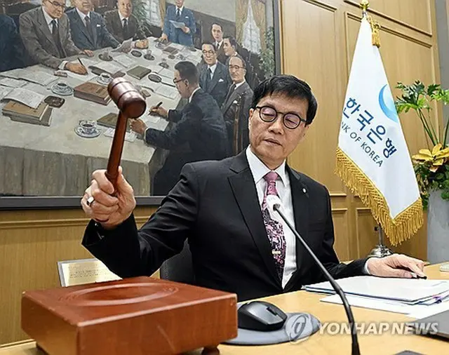 定例の金融通貨委員会を主宰する韓国銀行（中央銀行）の李昌鏞（イ・チャンヨン）総裁＝（聯合ニュース）