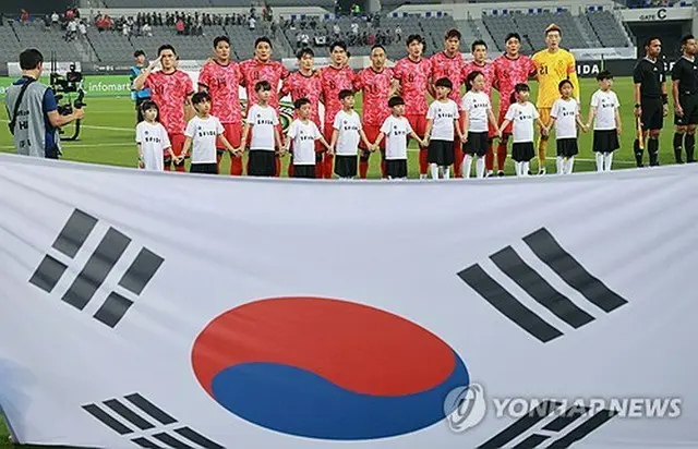 サッカーの東アジアＥ－１選手権に出場した韓国代表＝７日、竜仁（聯合ニュース）