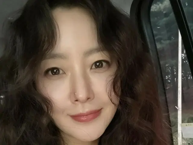 女優キム・ヒソン、年齢を忘れたレジェンド美貌…目鼻立ち全てが驚きの「CG級」