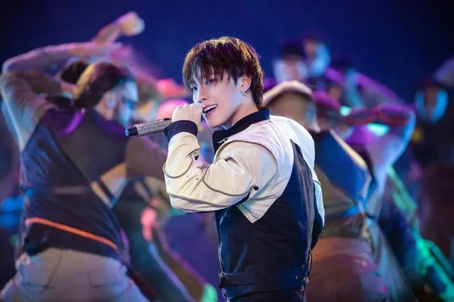 「SEVENTEEN」DINO、「2025 EWC」開会式で熱唱