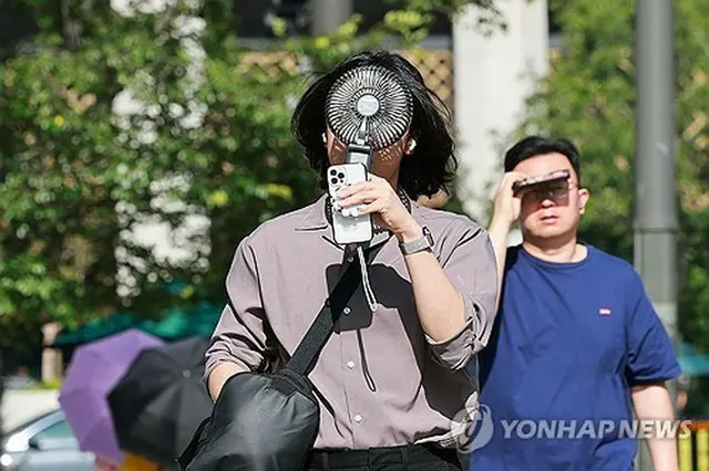 韓国の気象庁は１３日午前１０時をもってソウル全域に猛暑注意報を発令した＝（聯合ニュース）