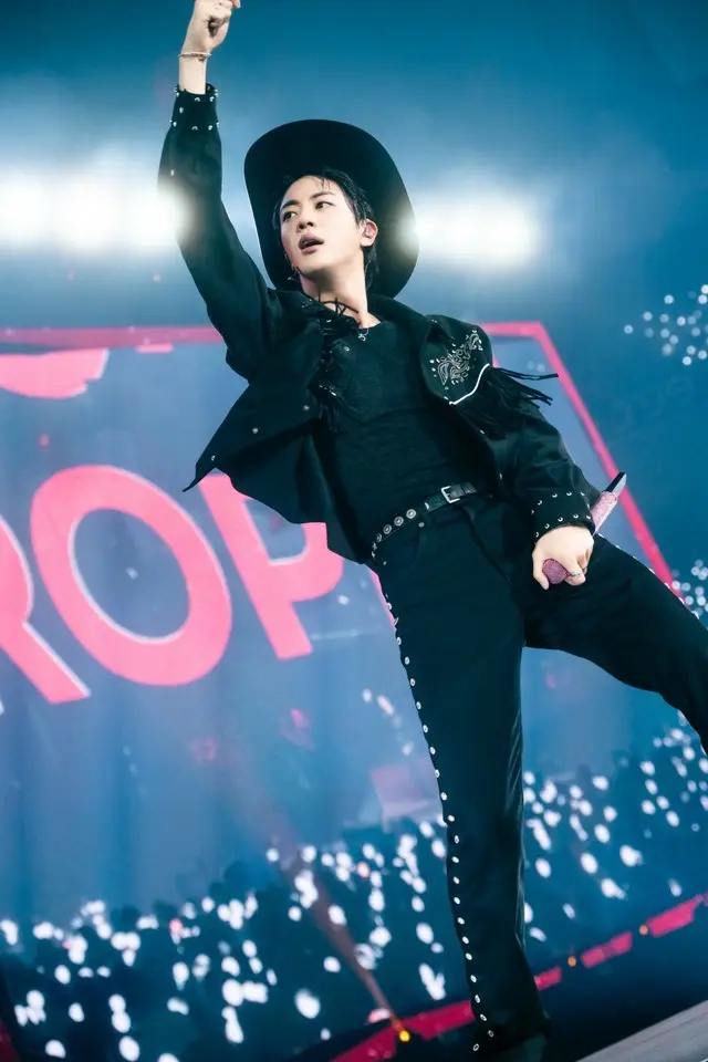 「BTS」JIN、日本5大スポーツ紙の1面を飾る…K-POPソロ歌手初3