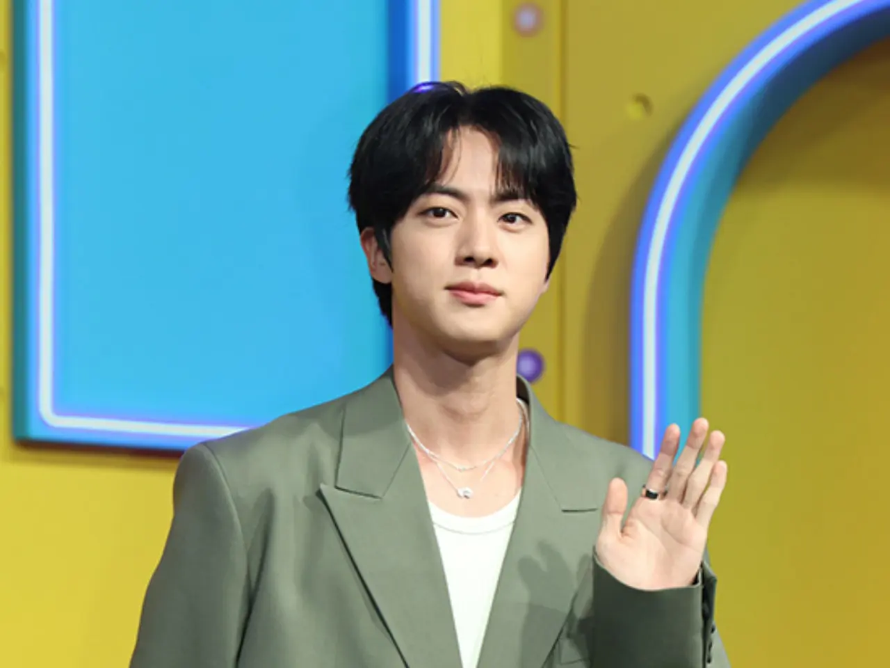 BTS」JIN、アムステルダムファンコンサートを韓国の劇場で「ライブ
