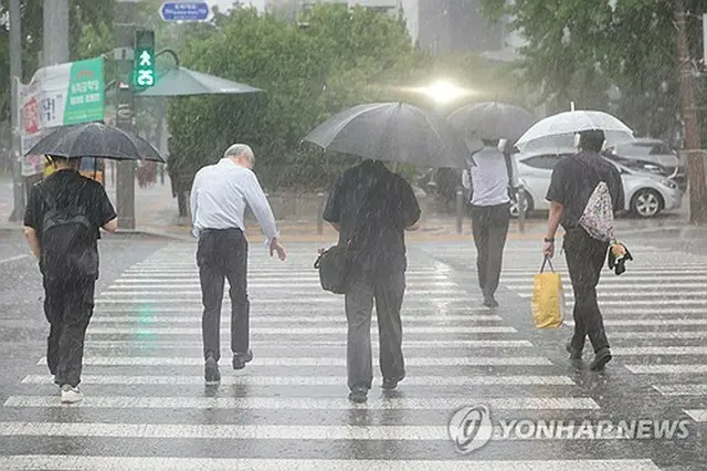 大雨が降るソウル市内（資料写真）＝（聯合ニュース）
