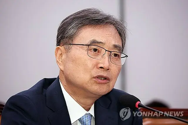 人事聴聞会で発言する趙顕氏＝１７日、ソウル（聯合ニュース）