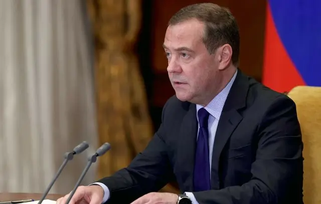 ロシアのメドヴェージェフ氏「必要なら西側に “先制攻撃”」
