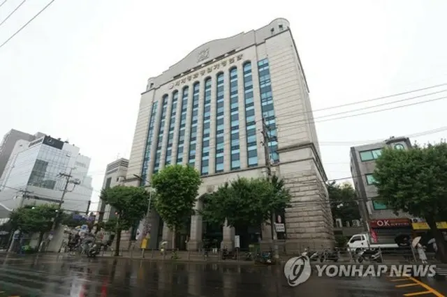 特別検察官チームが家宅捜索に入った旧統一教会のソウル本部＝１８日、ソウル（聯合ニュース）