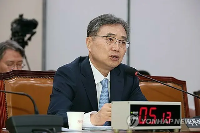 国会の人事聴聞会で答弁する外相候補の趙顕氏＝１７日、ソウル（聯合ニュース）