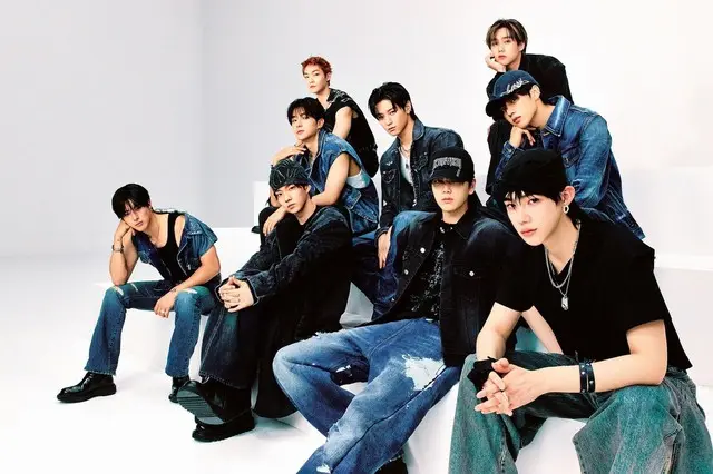 「THE BOYZ」、個性的なデニムスタイリング…新曲「a;effect」のコンセプトフォト公開