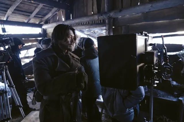 ヒョンビン主演のサスペンス・アクション大作『ハルビン』、本編名シーン映像とメイキング写真を解禁！4