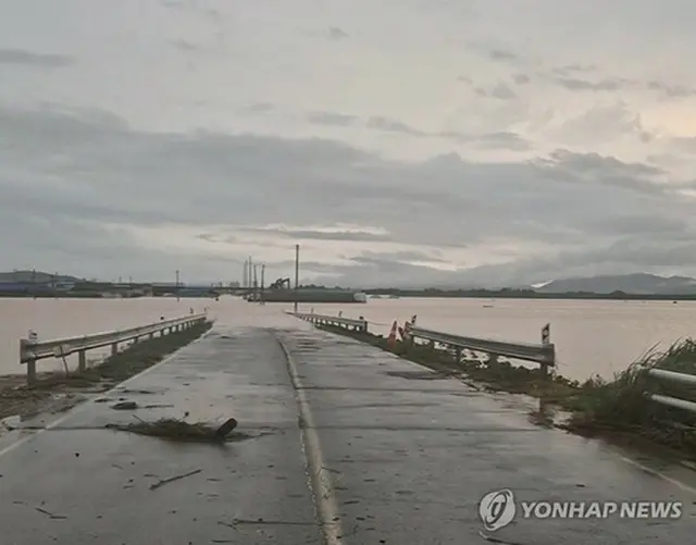 集中豪雨で多くの被害が出た忠清南道礼山郡の村（読者提供）＝（聯合ニュース）≪転載・転用禁止≫
