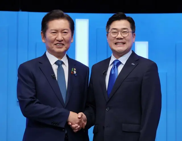 鄭清来、共に民主党代表候補（左）と朴贊大、候補（右）