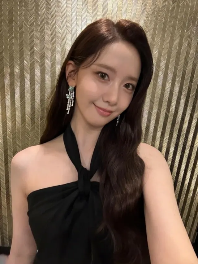 ユナ（少女時代）、ドレス姿でまさしく“ユンフロディーテ”…セルカを撮るのが面白そうだね
