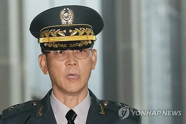 特別検察官の取り調べを受けるため、ソウル高検に入るキム・ヨンデ司令官＝１７日、ソウル（聯合ニュース）